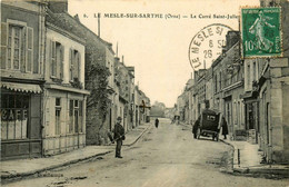 Le Mesle Sur Sarthe * Mêle * Le Carré St Julien * Café * Automobile Voiture Ancienne - Le Mêle-sur-Sarthe