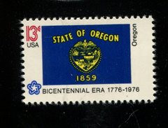 206112485 1976 (XX) POSTFRIS MINT NEVER HINGED  SCOTT  1665  Flag American Bicentennial OREGON - Nuevos
