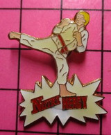 413c Pin's Pins / Beau Et Rare / THEME SPORTS / JUDO KARATE JUDO KARATé NUTRI NERGY - Judo