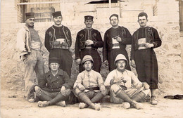 Carte Photo Soldats  - Régiments - Militaires Au Camp  - Zouave - Reggimenti