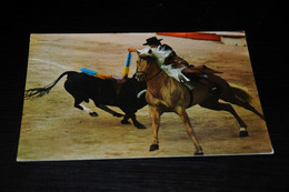 39387-CORRIDA DE TOROS, REJONEADOR, BARCELONA, / HORSE, HORSES, PFERDE, CHEVAUX, CABALLOS, CAVALLI - Stieren