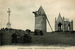 Les Herbiers * Moulin à Vent Sur La Colline Des Allouettes Dominant La Ville * Molen - Les Herbiers