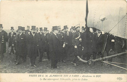 Aérodrome De BUC-visite De M. Alphonse XIII à Paris,le Roi Interroge Debroutelle,pilote Du Zodiac - Buc