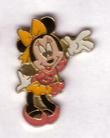 BD32 Pin's DISNEY Minnie Mouse  2 Qualité époxy Signé DISNEY Achat Immédiat Immédiat - Disney