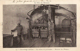 METIERS - MINES - LA VIE DU MINEUR - Accrochage Intérieur - 300 Métres De Profondeur - Remonte Des Mineurs - Animation - Mines