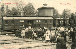 Lourdes * Une Messe Dans Le Train * Pélerinage Belge * Ligne Chemin De Fer * Wagons - Lourdes