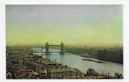 (RECTO / VERSO) LONDON EN 1971 - TOWER BRIDGE AND THE RIVER THAMES FROM THE AIR - BEAU TIMBRE - FORMAT CPA - Tower Of London