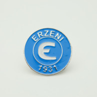Badge Pin: European Football Clubs " KF Erzeni " Albania - Fútbol