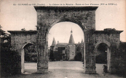 Le Poiré Sur Vie : Le Château De La Métairie, Entrée Et Cour D'honneur - Poiré-sur-Vie