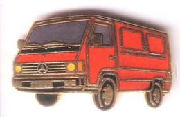 L07 Pin's Mercedes Fourgonnette Rouge Belle Qualité Achat Immédiat - Mercedes