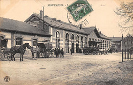 Montargis            45        Vue Extérieure  De La Gare.     -Calèches -   (voir Scan) - Montargis