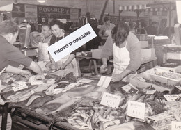 95 - MARCHE D'ERMONT - STAND DE POISSONNERIE - PHOTO - Herblay