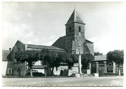 17770 SAINT HILAIRE DE VILLEFRANCHE - L'église - Traction Avant Citroën - Other Municipalities