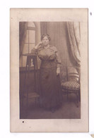 1918 Carte Photo Portrait Germaine Roselet Envoyee A Les Chesnay ROEQUENCOURT - Photos