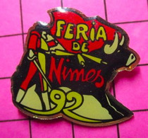 922 Pin's Pins / Beau Et Rare / THEME SPORTS / TAUROMACHIE CORRIDA VACHE TAUREAU FERIA DE NIMES 92 - Feria