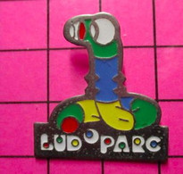 922 Pin's Pins / Beau Et Rare / THEME JEUX / LUDOPARC - Jeux