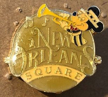 ATTENTION C'EST UNE BROCHE - MICKEY MOUSE JOUE DE LA TROMPETTE- MAUS - NEW ORLEANS SQUARE - WALT DISNEY - Disney