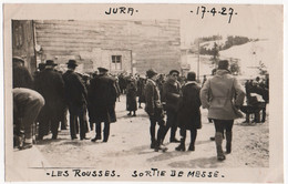 Sortie De Messe Dans Le Village Des Rousses (Jura). Suisse. 17 Avril 1927. - Orte