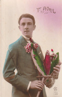 1er AVRIL . -  Carte-Photo D'un Jeune Homme  Des Années 20 Posant Avec Une épuisette Et Des Poissons - 1er Avril - Poisson D'avril