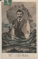 1er AVRIL . -  Photo- Montage D'un Jeune Homme Moustachu  Posant En Mer Avec Des Poissons - 1er Avril - Poisson D'avril