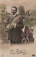 POISSON D' AVRIL . -  Photo-montage D'un Beau Jeune Homme Moustachu Posant Avec Des Poissons - 1er Avril - Poisson D'avril