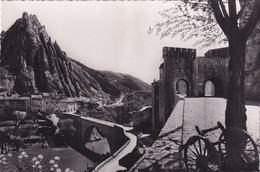 04, Sisteron, La Porte Du Dauphiné Et Le Port De La Baume Sur La Durance - Sisteron