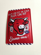Plaque En Métal - Plus On Est De Fous Plus On Rit ......La Vache Qui Rit - Tin Signs (after1960)