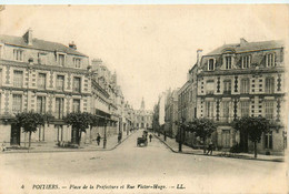 Poitiers * La Place De La Préfecture Et La Rue Victor Hugo - Poitiers