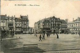 Poitiers * La Place D'armes - Poitiers