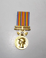 ANCIEN INSIGNE MEDAILLE MINISTERE DE L'INTERIEUR HOMMAGE AU DEVOUEMENT              (220122.3) - Francia