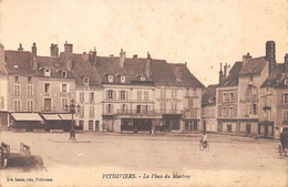 Pithiviers            45      La Place Du Martroy     (voir Scan) - Sonstige & Ohne Zuordnung