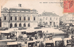 49 - MAINE ET LOIRE - CHOLET - La Place Travot Un Samedi - Théâtre Et Hôtel De Ville   (10071) - Cholet