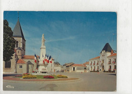 Villars-les-Dombes (01) : La Place De La Mairie Décorée Pour La Fête Nationale En 1986 GF. - Villars-les-Dombes