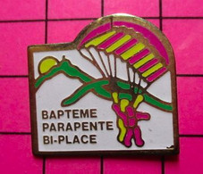 2517 Pin's Pins / Beau Et Rare / THEME SPORTS / PARACHUTISME BAPTEME PARAPENTE BI-PLACE - Parachutisme