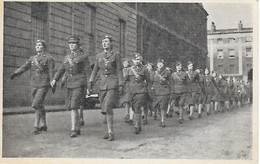 France Libre - Les Volontaires Françaises Libres Défilent Dans Les Rues De Londres - Oorlog 1939-45
