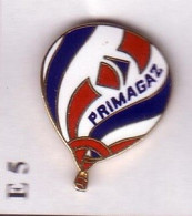 E05 Pin's MONTGOLFIERE BALLOON  PRIMAGAZ Qualité EGF Edf Gdf Achat Immédiat - Airships