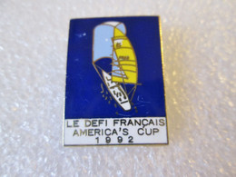 PIN'S    AMERICA'S  CUP   LE DÉFI  FRANÇAIS   1992      Email Grand Feu - Voile