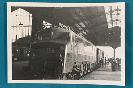 Photo Locomotive SNCF 2D2 5546 Waterman Train 6 Gare Paris Austerlitz 1955 France Sud Ouest Cheminot Loc Loco électrique - Treinen