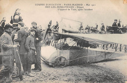 CPA AVIATION COURSE D'AVIATION PARIS MADRID MAI 1911 ISSY LES MOULINEAUX DEPART L'APPAREIL DE TRAIN APRES L'ACCIDENT - ....-1914: Précurseurs