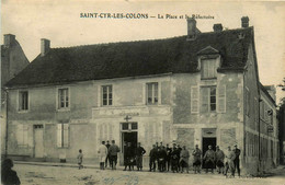 St Cyr Les Colons * La Place Du Village Et Le Réfectoire * Café Restaurant * Militaire Militaria - Sonstige & Ohne Zuordnung