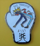 A99 Pin's BOXE FRANCAISE ASBF Club ASBF Marsoulan Boxing Club Paris Boxing Achat Immédiat - Boxing