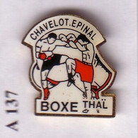 A137 Pin's BOXE THAÏ CHAVELOT EPINAL VOSGES  Boxing Achat Immédiat - Boxing