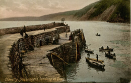 DEVON A-C - CLOVELLY - PASSENGERS LANDING AT QUAY Dv1239 - Clovelly