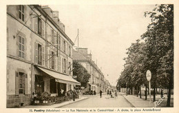 Pontivy * La Rue Nationale Et Le Central Hôtel * à Droite La Place Aristide Briand - Pontivy