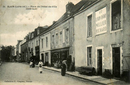 Blain * La Place De L'hôtel De Ville * Côté Sud * Débit De Tabac Tabacs AU LION D'OR , RICHARD Propriétaire * Serrurerie - Blain