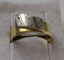 Eleganter 750er Gold Damenring Mit 12 Kleinen Diamanten Auf Weißgold (108084) - Ringe