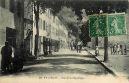 Faverges * La Rue De La République * Villageois - Faverges