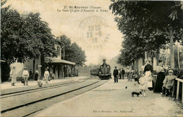 St Sauveur * La Gare Du Village * Arrivée Du Train * Ligne Chemin De Fer D'auxerre à Gien - Saint Sauveur En Puisaye