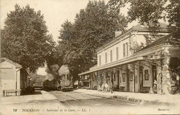 Tournon * Intérieur De La Gare De La Commune * Train Locomotive * Ligne Chemin De Fer - Tournon