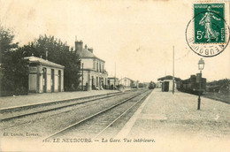 Le Neubourg * Vue Intérieure Sur La Gare Du Village * Wagon * Ligne Chemin De Fer - Le Neubourg